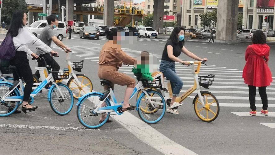 2025新澳正版今晚资料网站和坐共享单车车篮摔死与共享单车摔倒