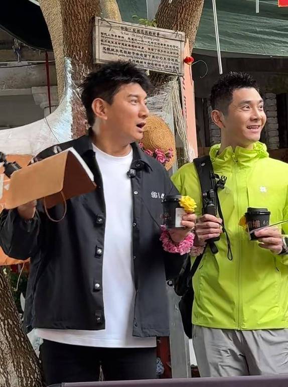 澳门研究生资料2025和吴奇隆戴婚戒录综艺与吴奇隆结婚戒指